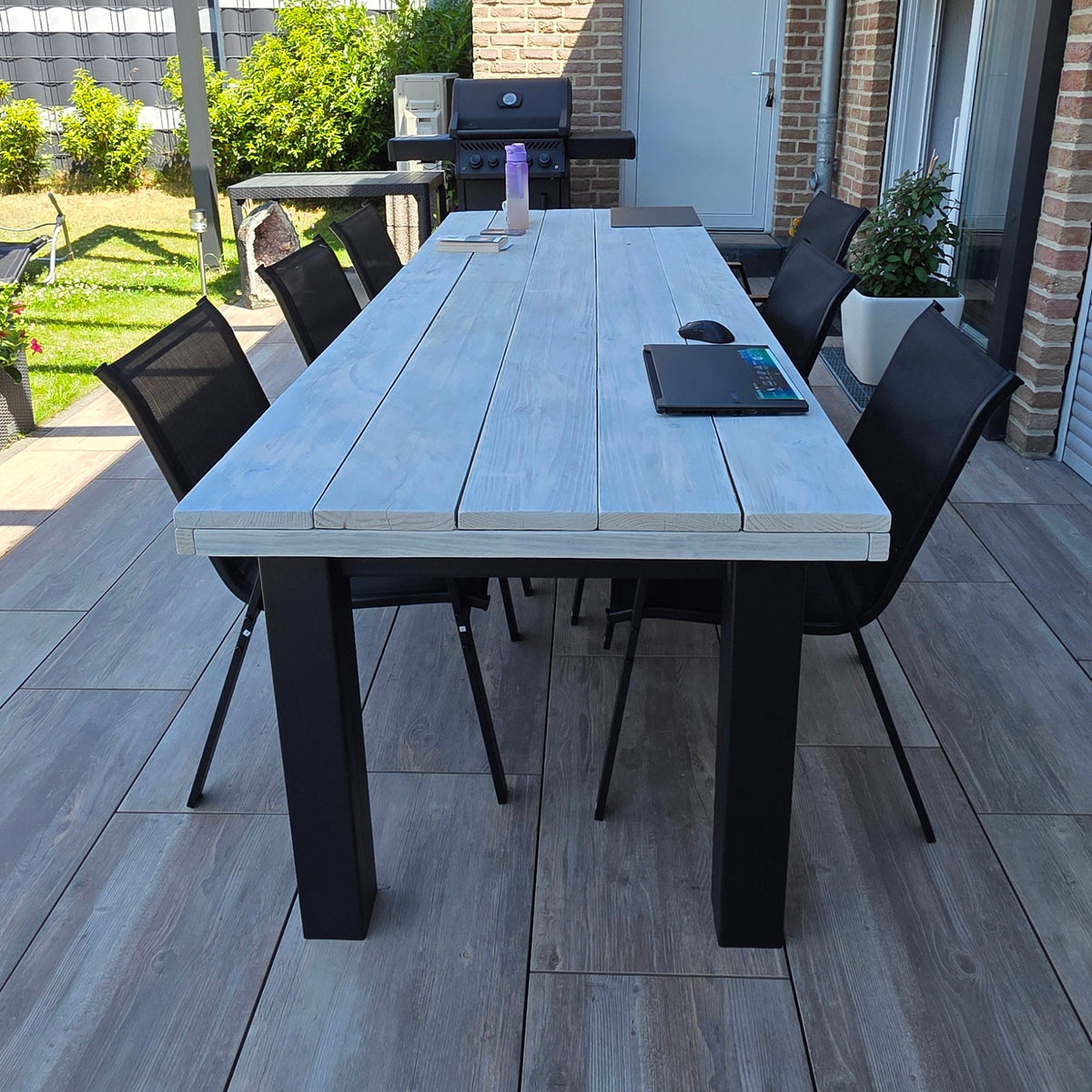 Steigerhouten industriële eettafel met N-poot stalen onderstel op maat